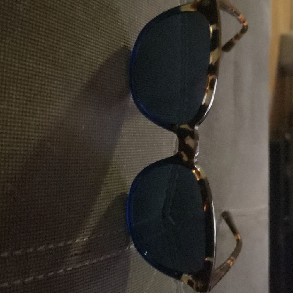 Brand new Tory Burch sunglasses *case included*